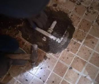 东西湖卫生间漏水维修公司为您分享下卫生间渗水如何处理及注意事项