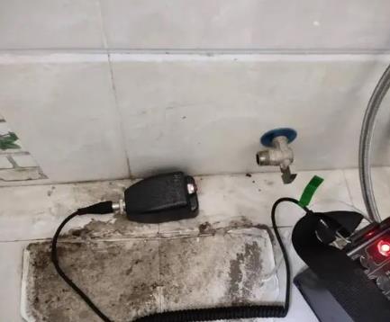 东西湖屋顶漏水维修公司分享下卫生间漏水的危害及解决方法